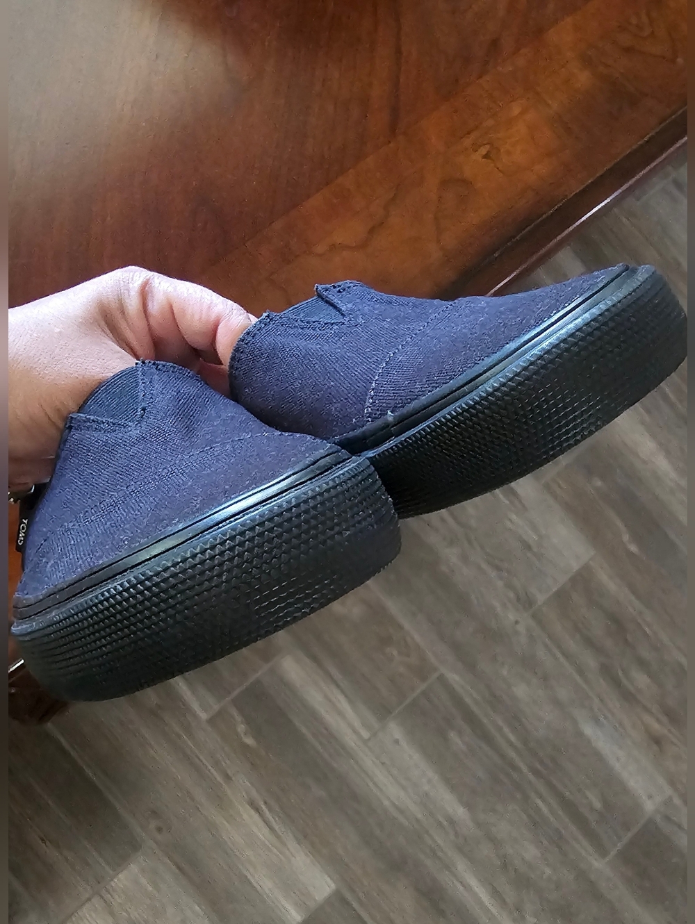 TOMS Classic Slip-ons in Black Canvas Womens Size 8 EUC - Picture 5 of 16